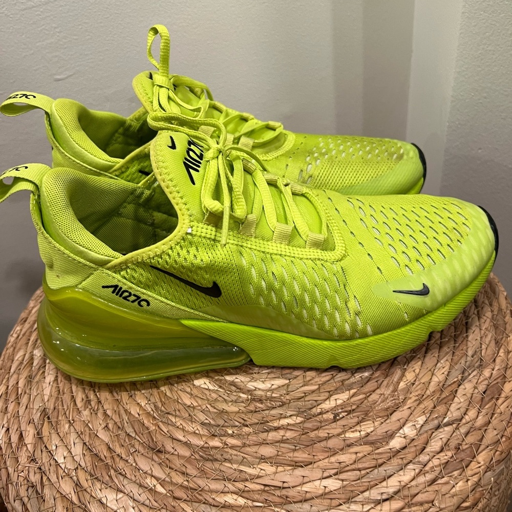 Neon Nike Air 270